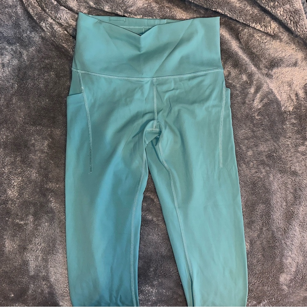 Lululemon Wunder Train 25 with pockets